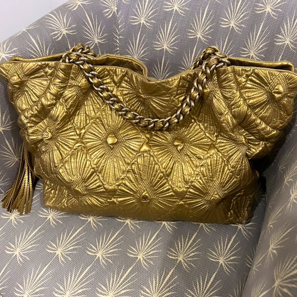 Chanel runway tote bag - Picture 1 of 9